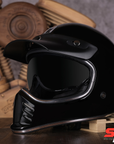 Capacete Seventy em preto mate